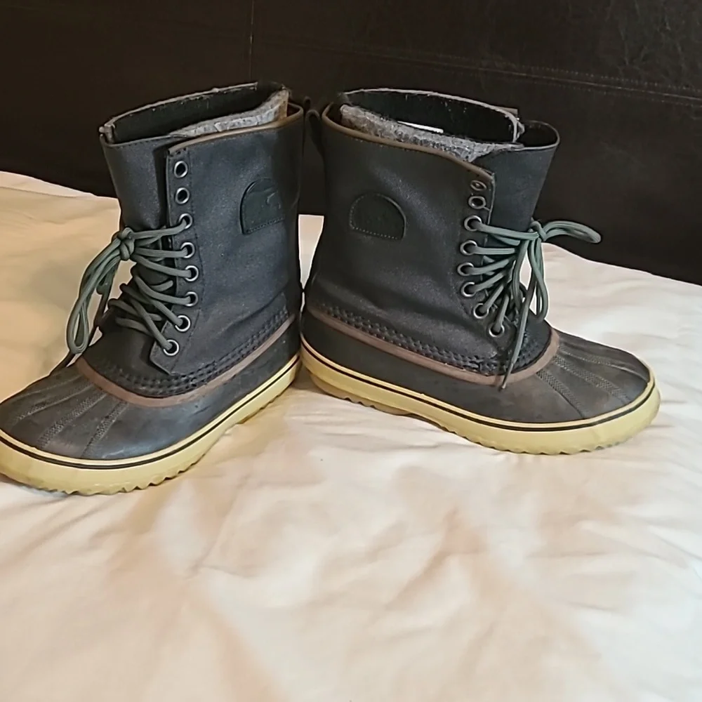 Women’s Sorel Size 8 Black & Green Lace Up Waterproof Boots Waxed Canvas